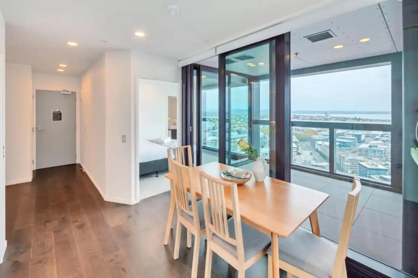 Top Floor Harbour View And Skytower View Apartment In Cbd Auckland Exteriör bild