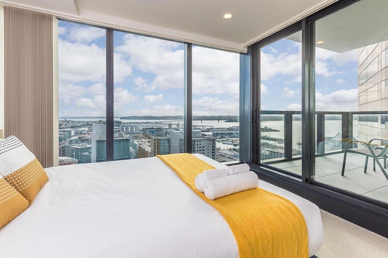 Top Floor Harbour View And Skytower View Apartment In Cbd Auckland Exteriör bild