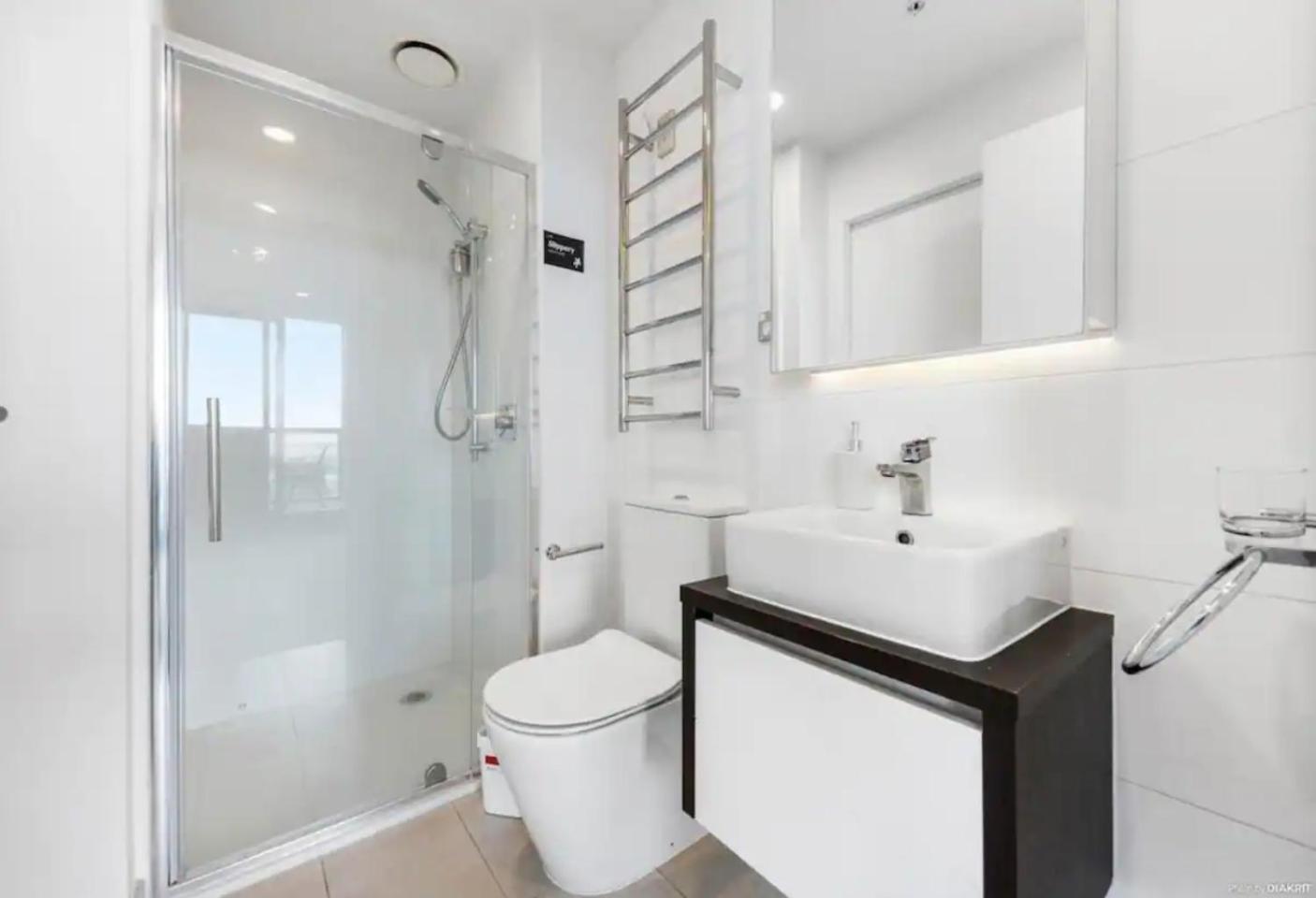 Top Floor Harbour View And Skytower View Apartment In Cbd Auckland Exteriör bild