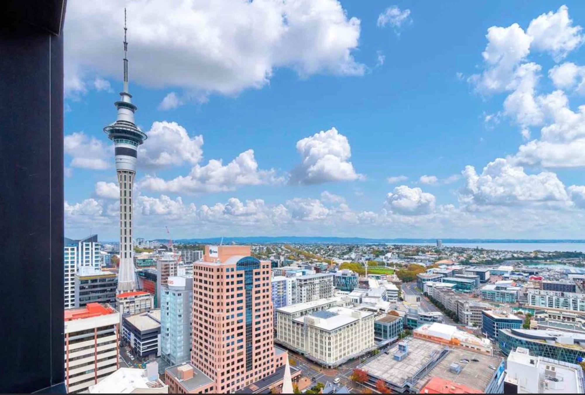 Top Floor Harbour View And Skytower View Apartment In Cbd Auckland Exteriör bild