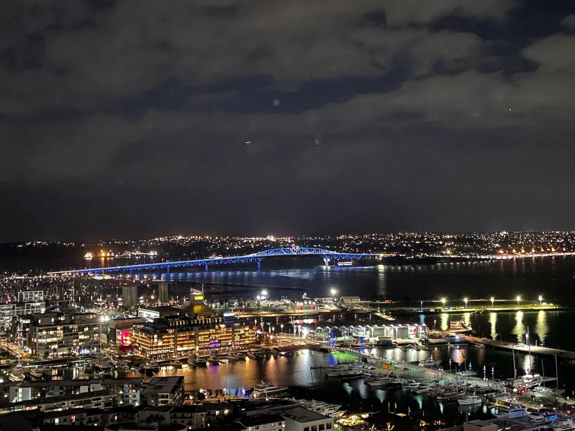 Top Floor Harbour View And Skytower View Apartment In Cbd Auckland Exteriör bild